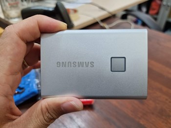 Ổ cứng di động SSD Samsung T7 Touch 2TB - USB3.2 Gen 2